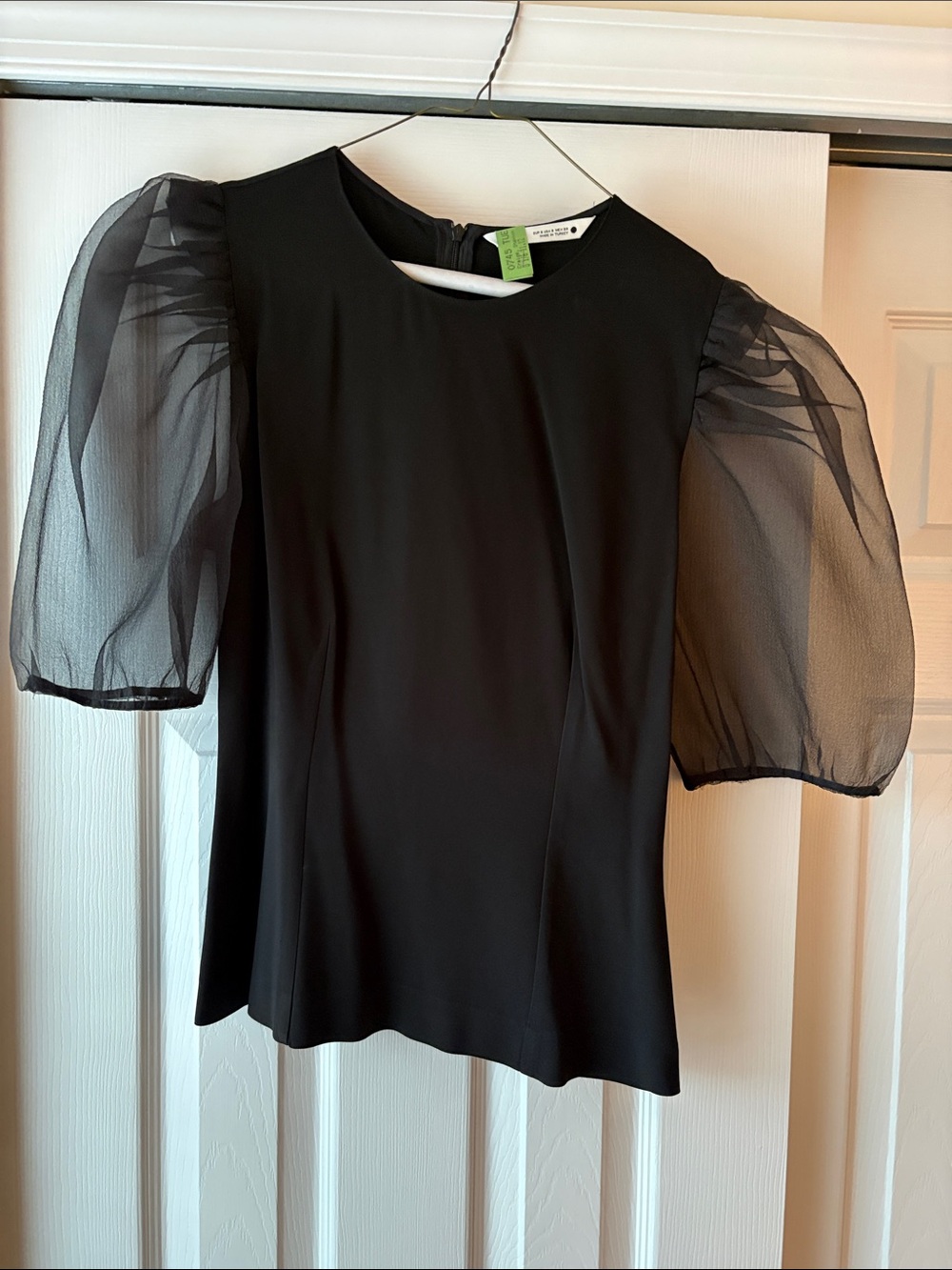 Elegant Black Puff-Sleeve Women's Top